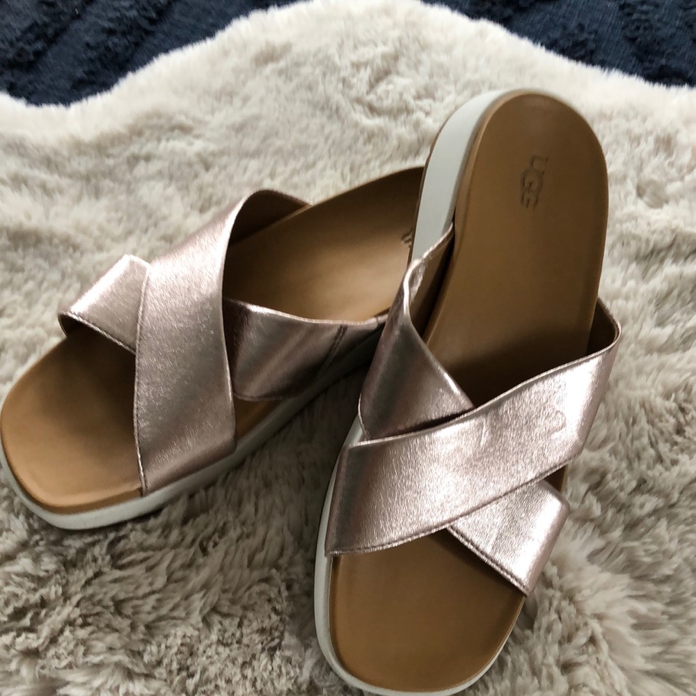 NWOT UGG Rose gold sandals.